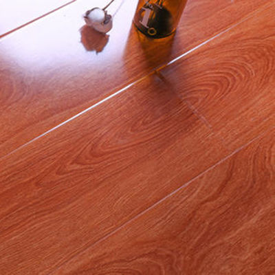 Houten vloertegels voor slaapkamer, woonkamer en keuken vergroten de sfeer van uw huis