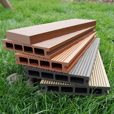 Direct verkopen Buitencomposite Decking Board met dichtheid 1,3%-1,4% en waterdicht