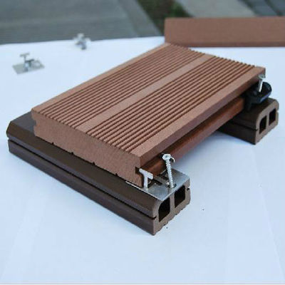 Voeg stijl en functionaliteit toe aan uw dek met onze composiet dekplank accessoires