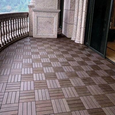 Transformeer de buitenruimte van uw hotel met interlockende houten dektegels 300x300x22/25mm