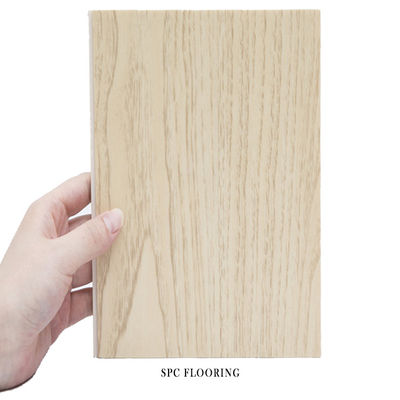 5 milieuvriendelijke houten vloeren in zilvergrijs voor moderne woonkamer