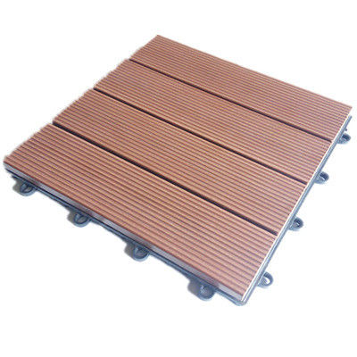 Transformeer de buitenruimte van uw hotel met interlockende houten dektegels 300x300x22/25mm