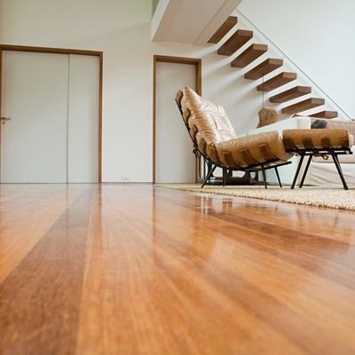 Ervaar de schoonheid en duurzaamheid van drie lagen van kunstmatige houten vloeren van rode eik