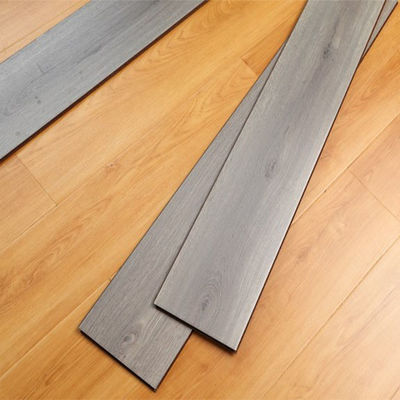 Slaapkamer Drielagig ingenieurswerk van hout vloer Gespotte Gum Oak Ingenieurswerk van hout vloer