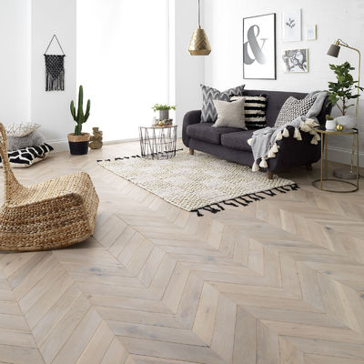 Eco-vriendelijke Fishbone Oak Engineered Wood Flooring Duurzaam en stijlvol voor woonkamer