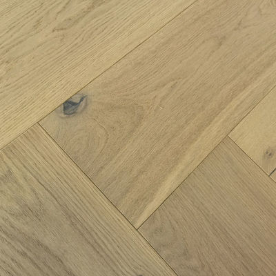 Eco-vriendelijke Fishbone Oak Engineered Wood Flooring Duurzaam en stijlvol voor woonkamer