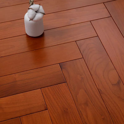 Eco-vriendelijke Fishbone Oak Engineered Wood Flooring Duurzaam en stijlvol voor woonkamer