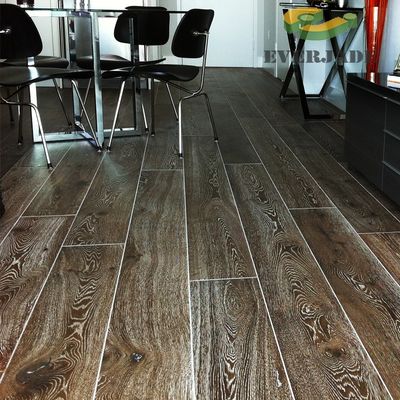 Drielagig ingenieurswerk van houtvloeren 20 mm Europese eik met een zwarte reliëf