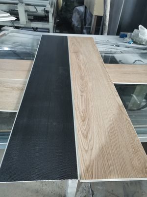 CE-gecertificeerde Spc Plank Hout Graan Stone Plastic Composite Flooring Voldoen aan ISO14001