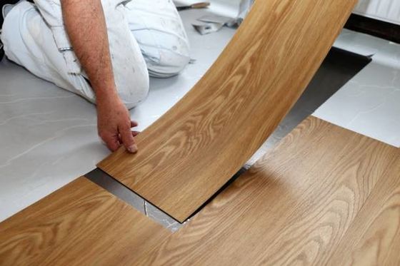 CE-gecertificeerd PVC brandwerend Lvt Click Vinyl Plank vloer 5mm 8mm waterdicht gelamineerd tegel