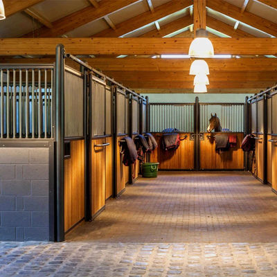 Outlet Paardenstallen Op maat gemaakte renbaan Ruiterclub hek bouwpanelen