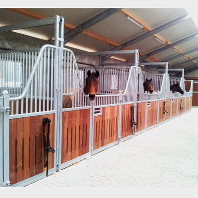 Outlet Paardenstallen Op maat gemaakte renbaan Ruiterclub hek bouwpanelen