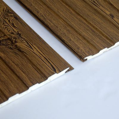 Lichte metalen buitenkantpaneel in moderne ontwerpstijl voor wandbekleding